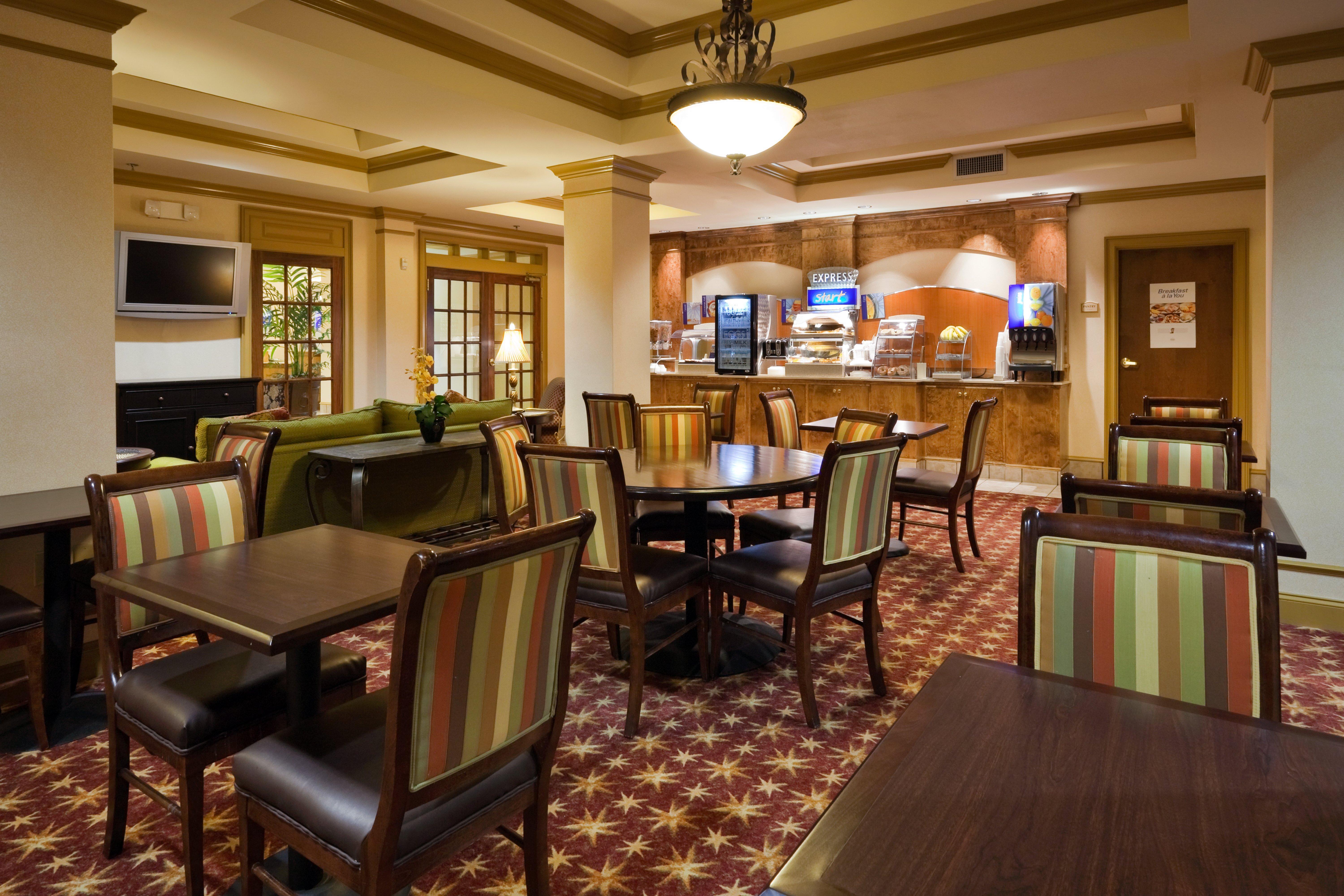 Holiday Inn Express Hotel & Suites Pell City Exteriör bild