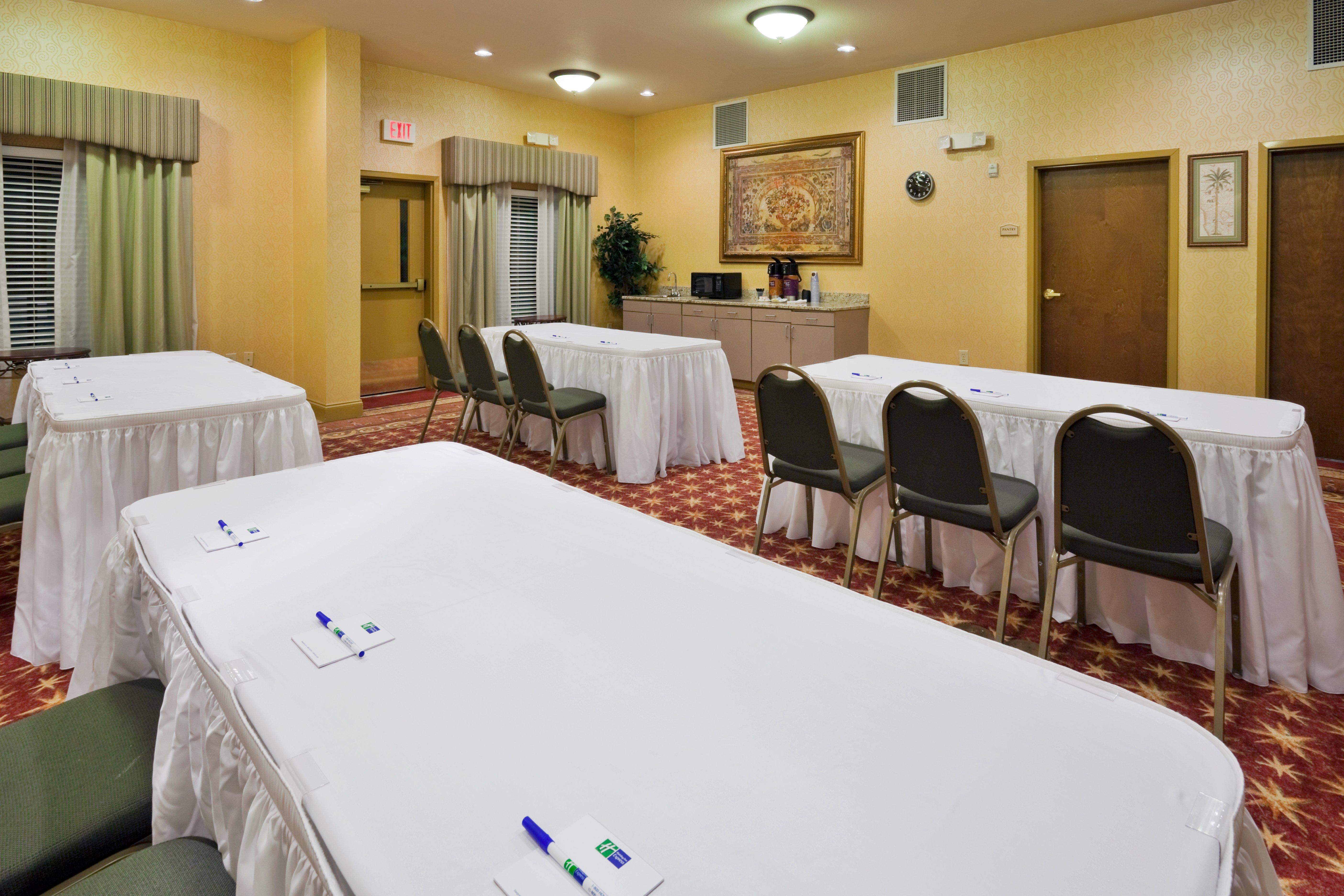 Holiday Inn Express Hotel & Suites Pell City Exteriör bild