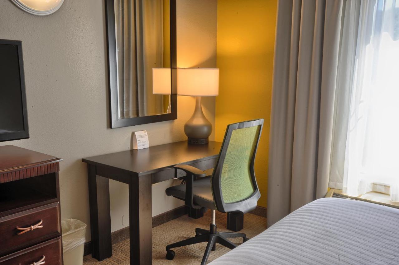Holiday Inn Express Hotel & Suites Pell City Exteriör bild